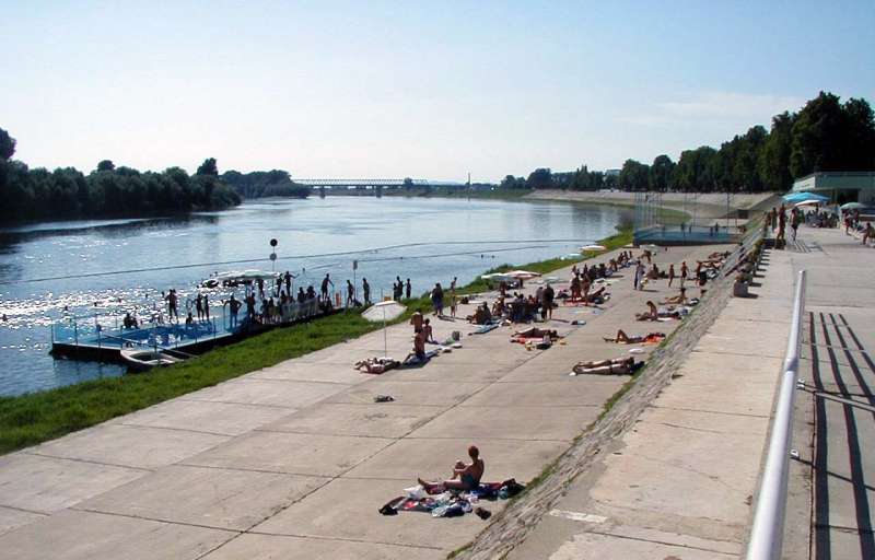 Slavonski Brod - �etali�te kraj Save